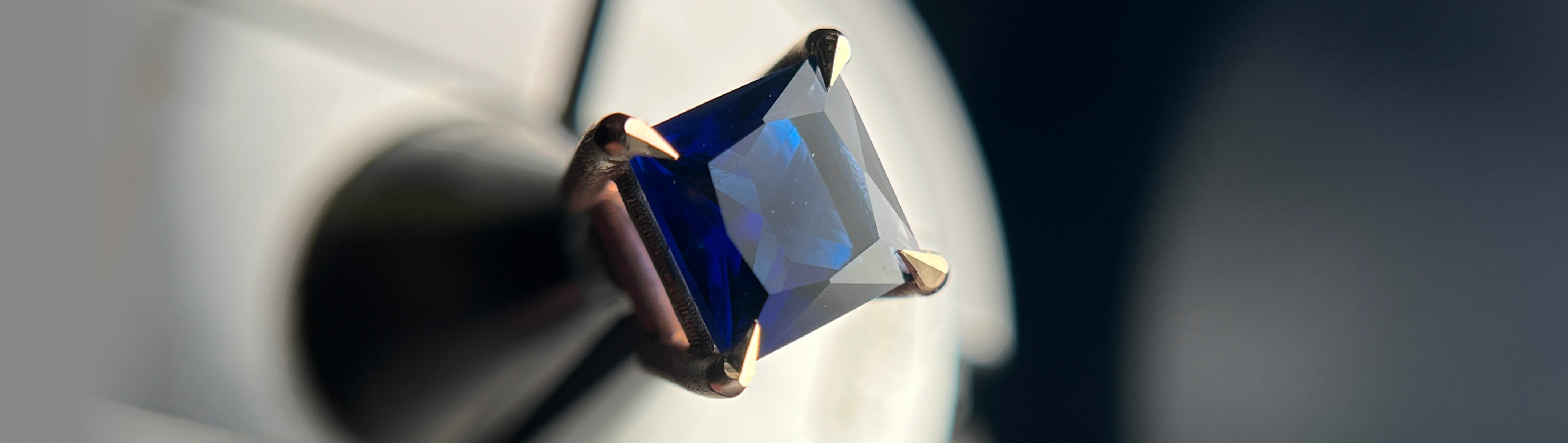 Professional stone setting course of large fancy stones
